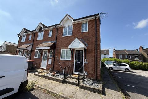 2 bedroom end of terrace house to rent, Falcon Close, Dunstable
