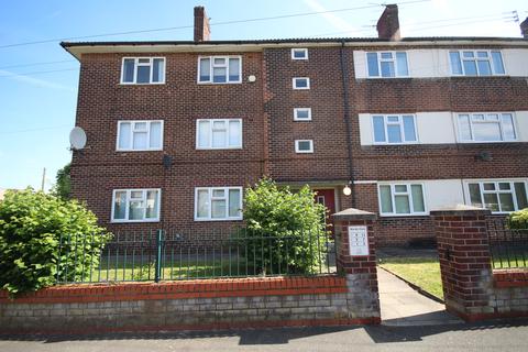 2 bedroom flat for sale, Wardle Close, Stretford, M32 0TE