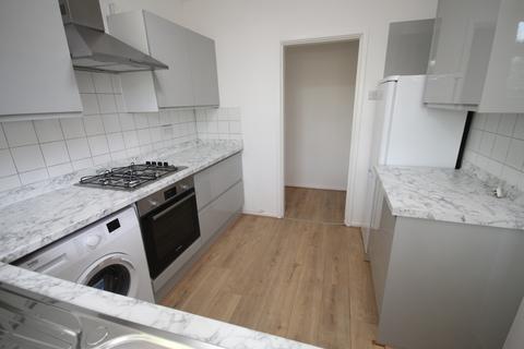 2 bedroom flat for sale, Wardle Close, Stretford, M32 0TE