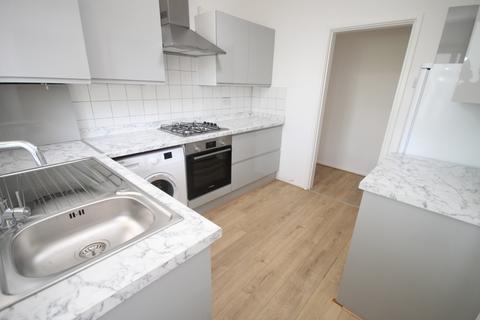 2 bedroom flat for sale, Wardle Close, Stretford, M32 0TE