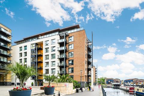 2 bedroom flat to rent, Boardwalk Place, Nr Canary Wharf, London, E14