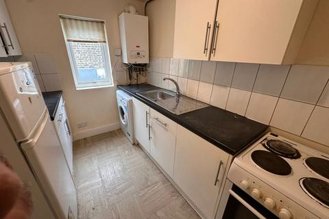 2 bedroom flat to rent, The Avenue, London, E4