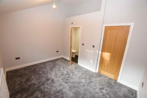 3 bedroom mews to rent, Massey Brook Lane, Lymm