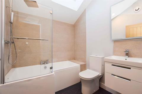3 bedroom mews to rent, Massey Brook Lane, Lymm
