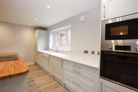 3 bedroom mews to rent, Massey Brook Lane, Lymm