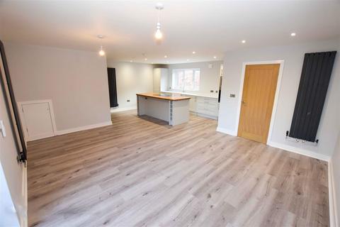 3 bedroom mews to rent, Massey Brook Lane, Lymm