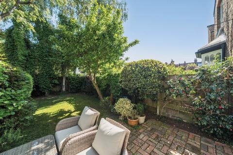 10 Richmond Avenue, London, SW20 8LA