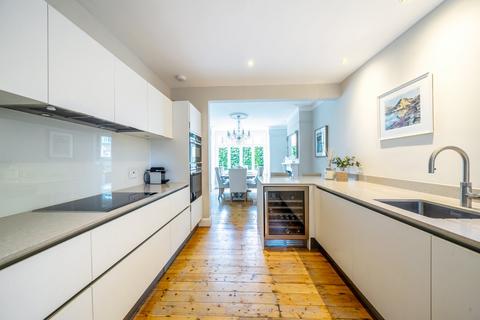 10 Richmond Avenue, London, SW20 8LA
