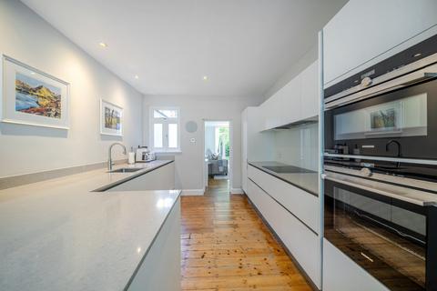 10 Richmond Avenue, London, SW20 8LA