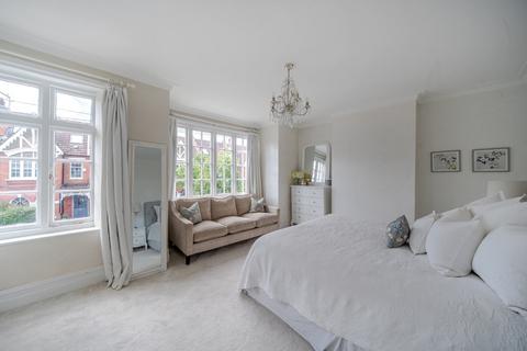 10 Richmond Avenue, London, SW20 8LA