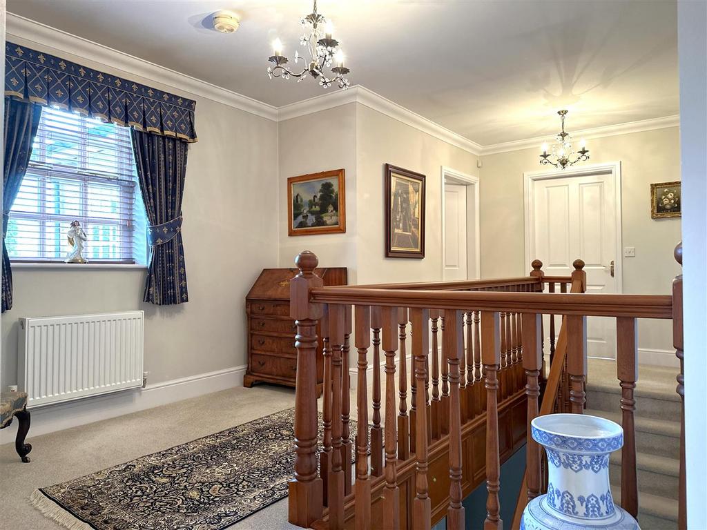 Galleried First Floor Landing 234
