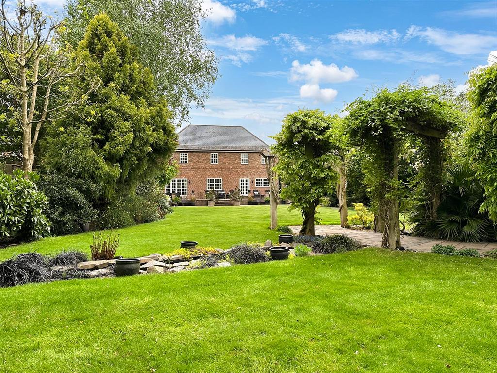 Rear Garden/Aspect 342