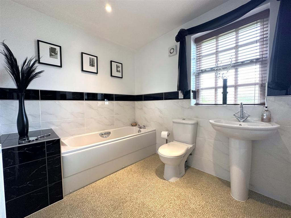 En-Suite Bathroom 232