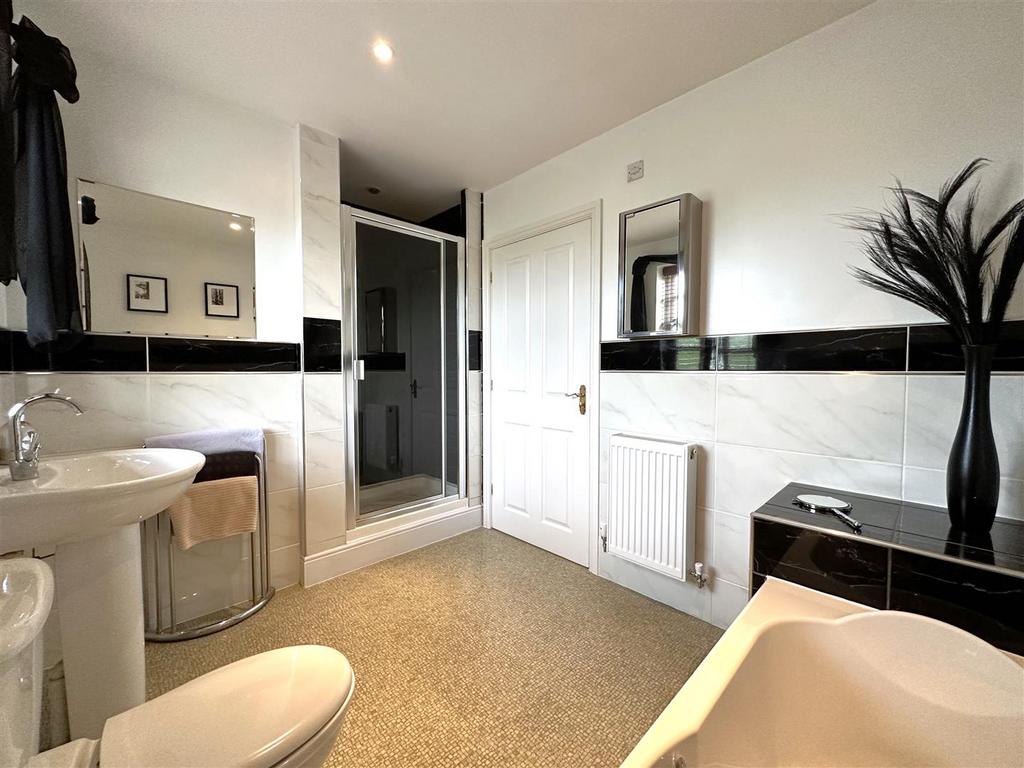 Four-Piece En-Suite 228