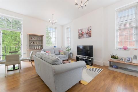 2 bedroom flat for sale, Glanville Way, Epsom