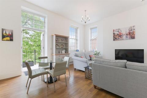 2 bedroom flat for sale, Glanville Way, Epsom