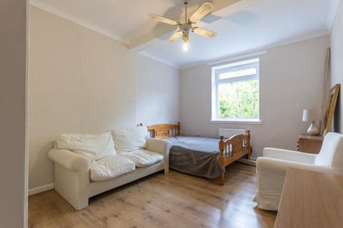 undefined, 0924L West Pilton Avenue, Edinburgh, EH4 4DR