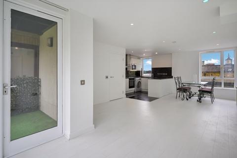 2 bedroom flat to rent, Cold Harbour, London, E14