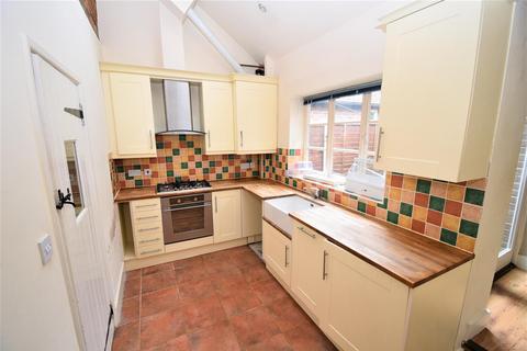 2 bedroom terraced house to rent, High Street South, Dunstable