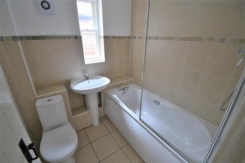 2 bedroom terraced house to rent, High Street South, Dunstable
