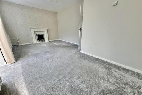 3 bedroom terraced house to rent, Mees Close, Luton, LU3 4AZ