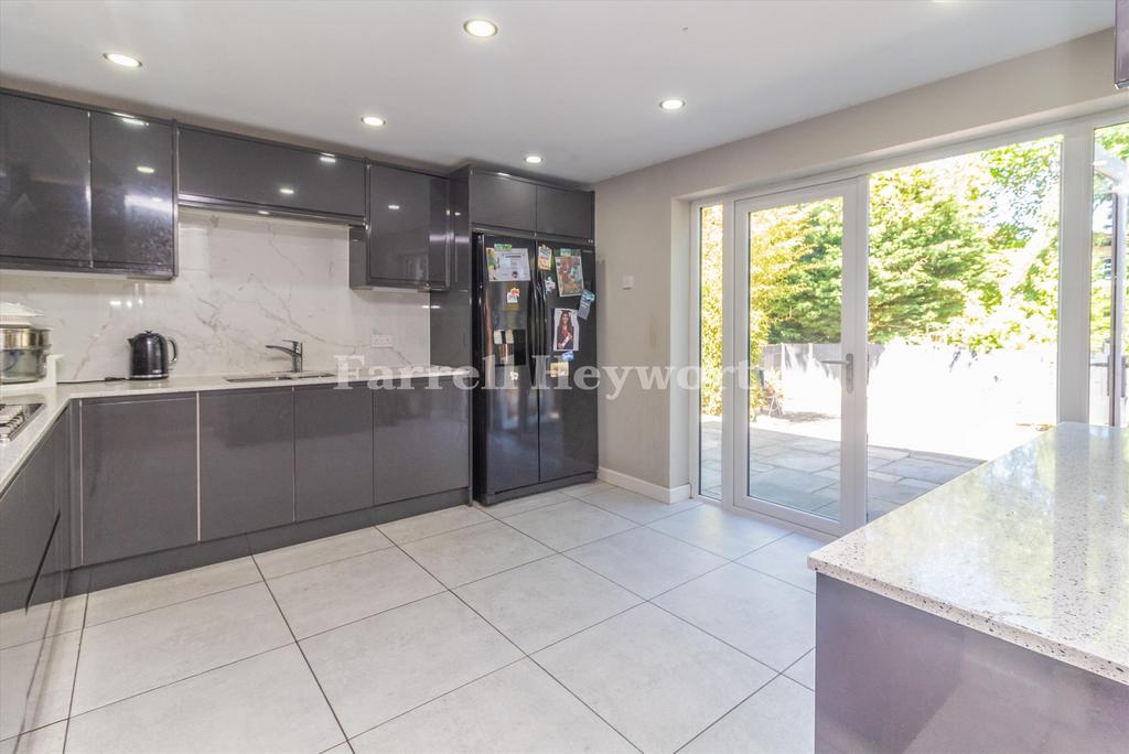 Kitchen image 3