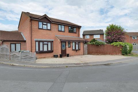 4 bedroom detached house for sale, St. Athan Close, Bowerhill SN12