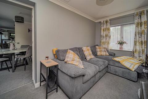 4 bedroom detached house for sale, St. Athan Close, Bowerhill SN12