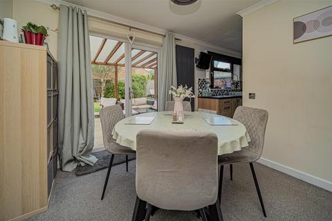 4 bedroom detached house for sale, St. Athan Close, Bowerhill SN12