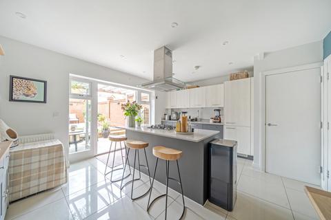 12 Venta Drive, Winchester, SO22 6FS