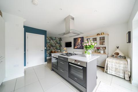 12 Venta Drive, Winchester, SO22 6FS