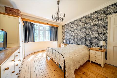 8 Barthorpe Crescent, Leeds, LS17 5PE