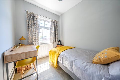 8 Barthorpe Crescent, Leeds, LS17 5PE