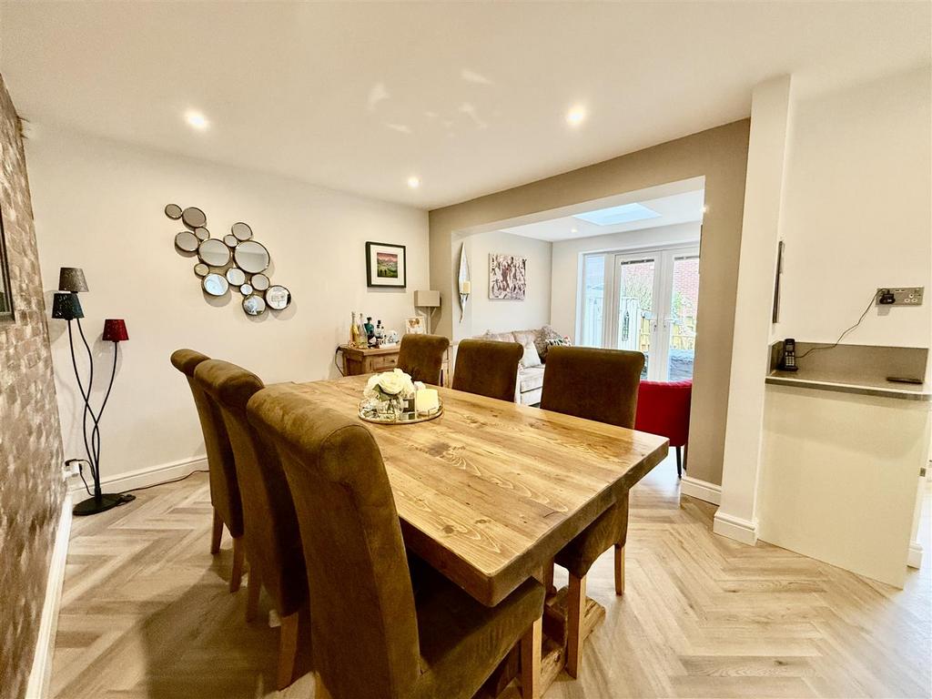 KITCHEN &amp; DINING