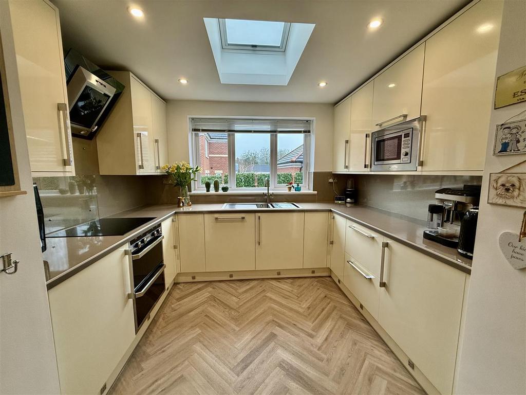 KITCHEN &amp; DINING