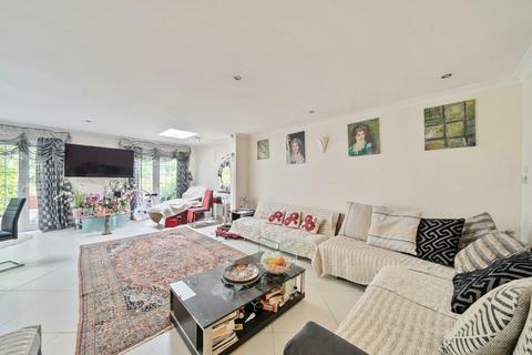 19 Tudor Close, London, NW9 8SU