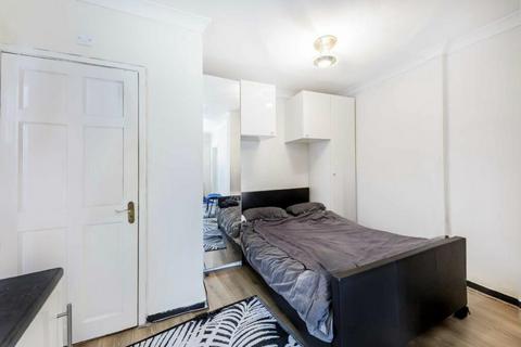 19 Tudor Close, London, NW9 8SU