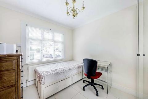 19 Tudor Close, London, NW9 8SU