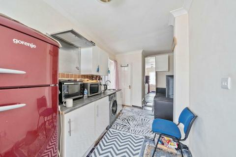 19 Tudor Close, London, NW9 8SU