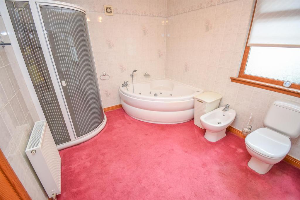EN-SUITE BATHROOM-2.jpg