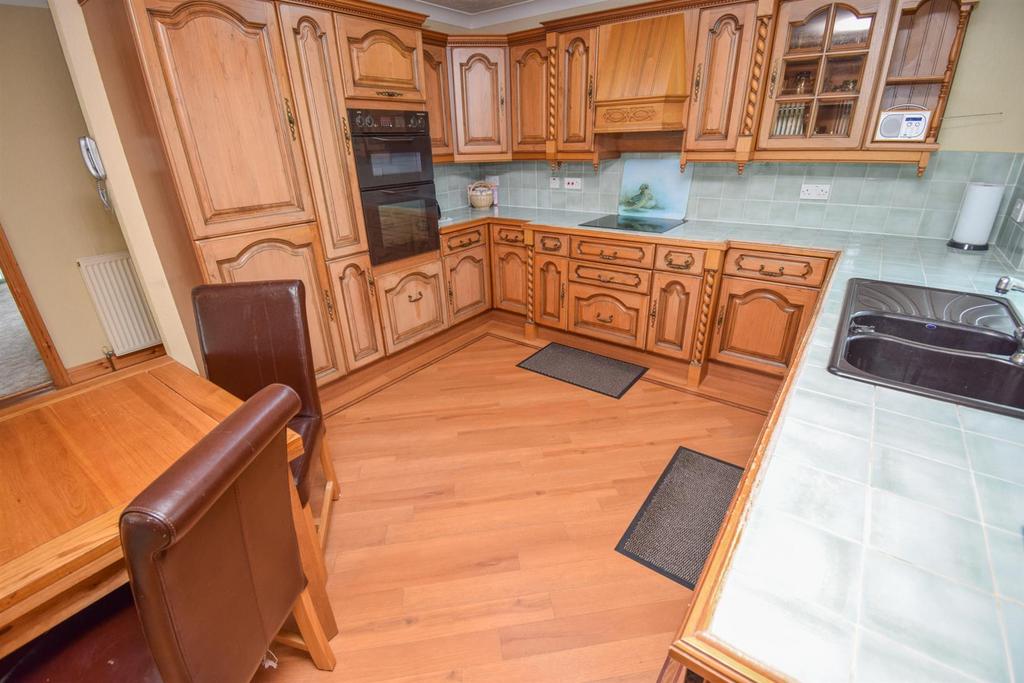 KITCHEN-BREAKFAST ROOM-2.jpg