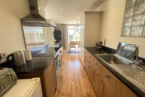 3 bedroom semi-detached house for sale, Heath Road, Salisbury SP2