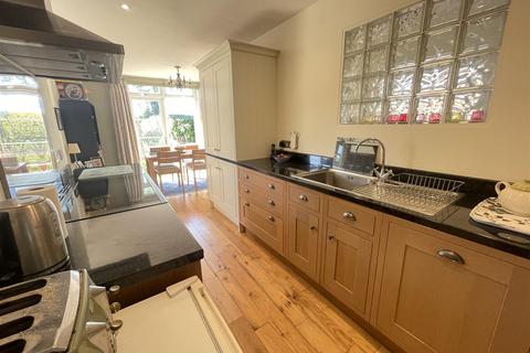 3 bedroom semi-detached house for sale, Heath Road, Salisbury SP2