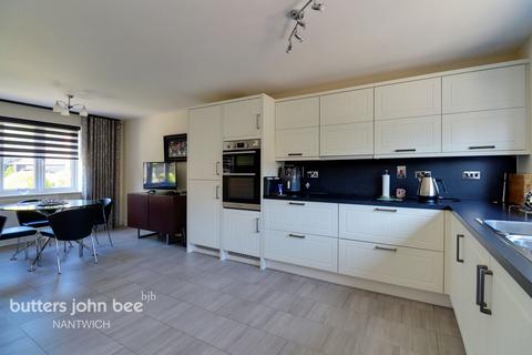 5 bedroom detached house for sale, Moat Lane, Crewe