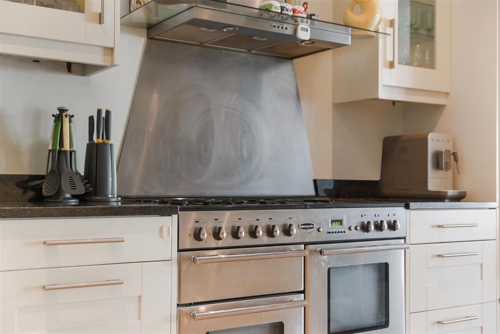 MANOR GREEN ROAD (20).jpg