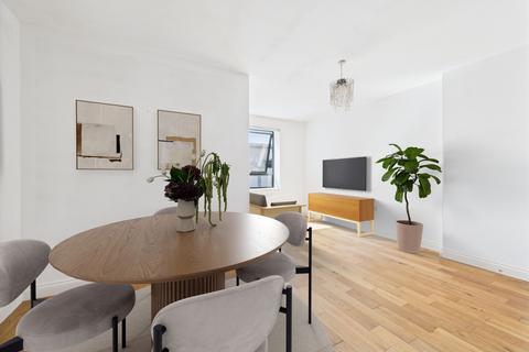 Flat 3, 16 Elmfield Road, Bromley, BR1 1LR