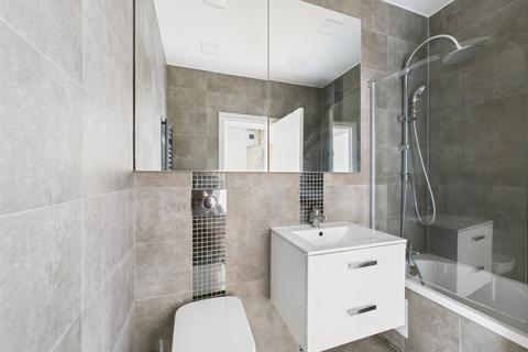 Flat 3, 16 Elmfield Road, Bromley, BR1 1LR