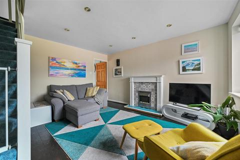 2 bedroom end of terrace house for sale, Barker Close, Lawford, Manningtree