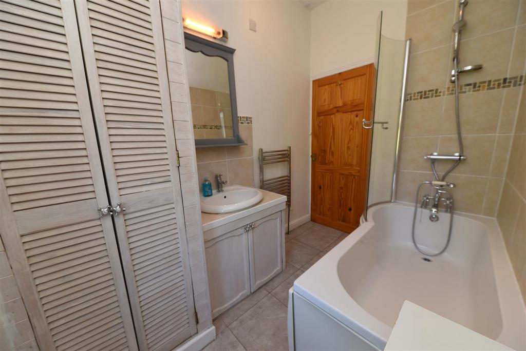 Ensuite2.JPG