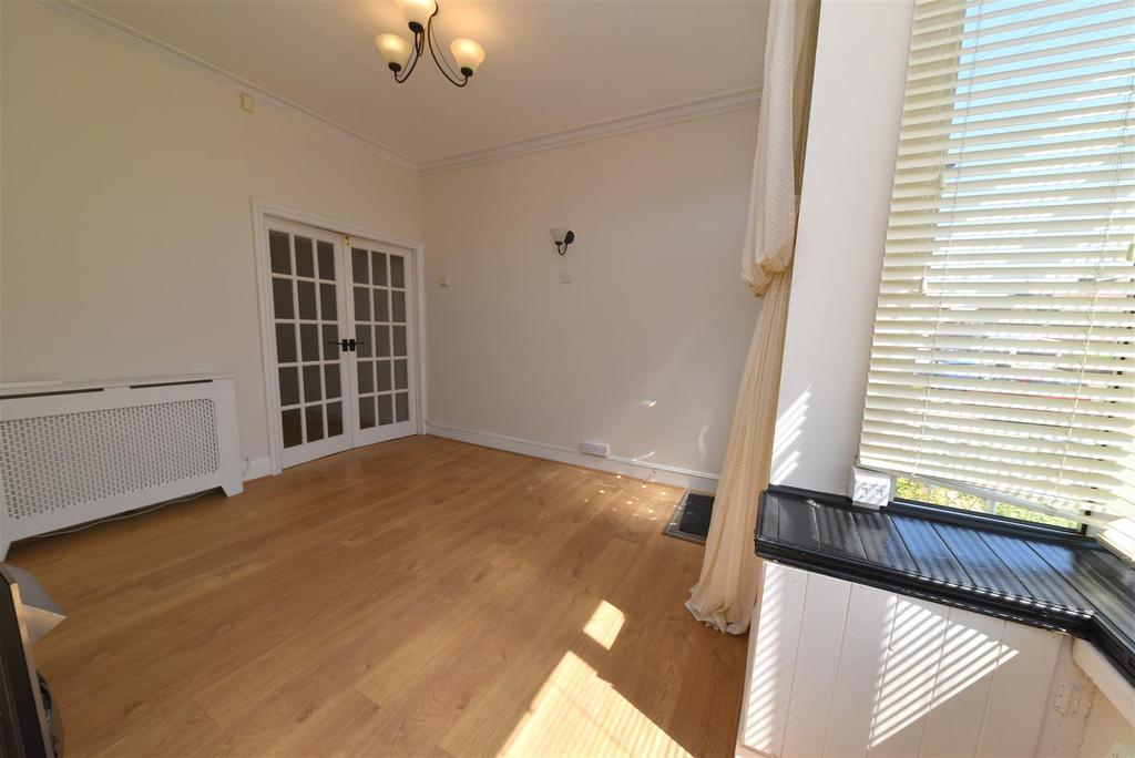 Living room3.JPG